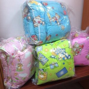 Kołdra dziecięca drukowana 110x140 + poduszka 50x60 Karo (kolor/wzór dobierany losowo)