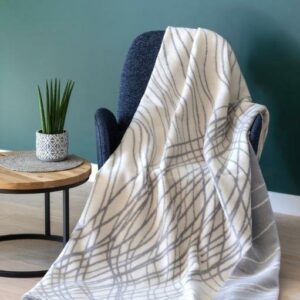 Koc bawełniany akrylowy 150x200 linie kremowy szary narzuta pled wykończony frędzlami