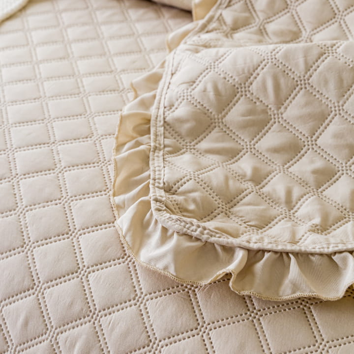 Narzuta z falbanką 160x220 Ruffy beżowa falbanka romby glamour dekoracyjna I2 - obrazek 4