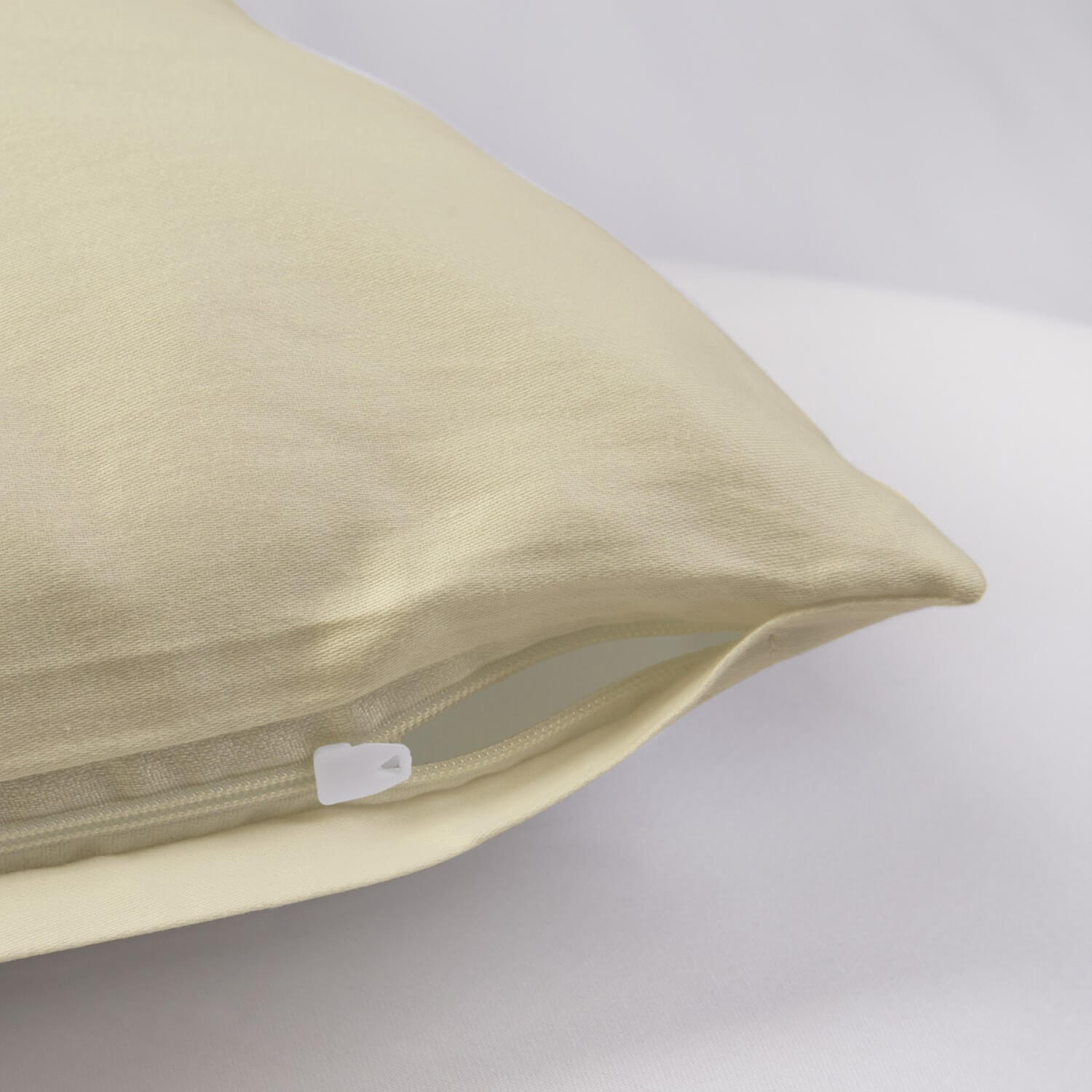 Poszewka satynowa 50x70 kremowa 155 jednobarwna Darymex - obrazek 3