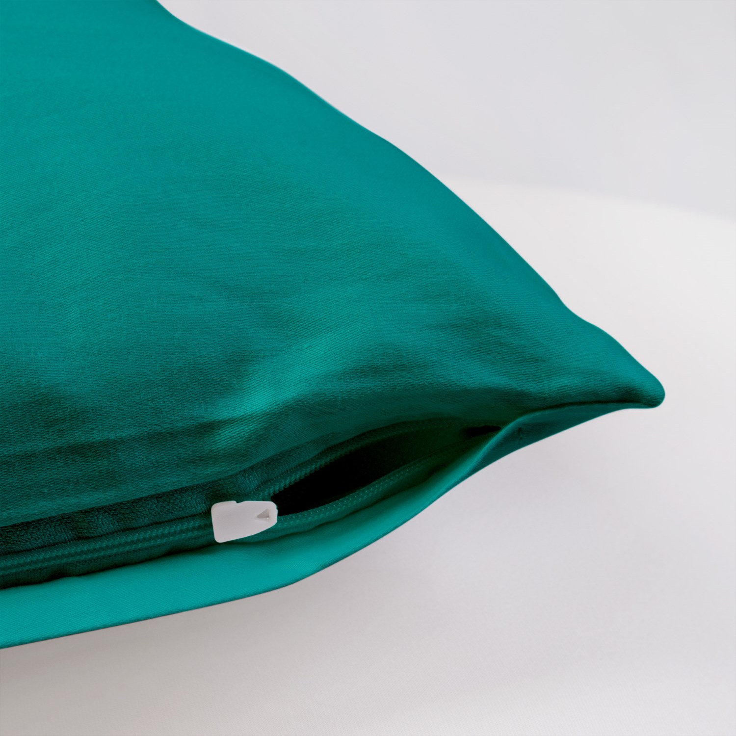 Poszewka satynowa 70x80 turkusowa ciemna 042 jednobarwna Darymex - obrazek 3
