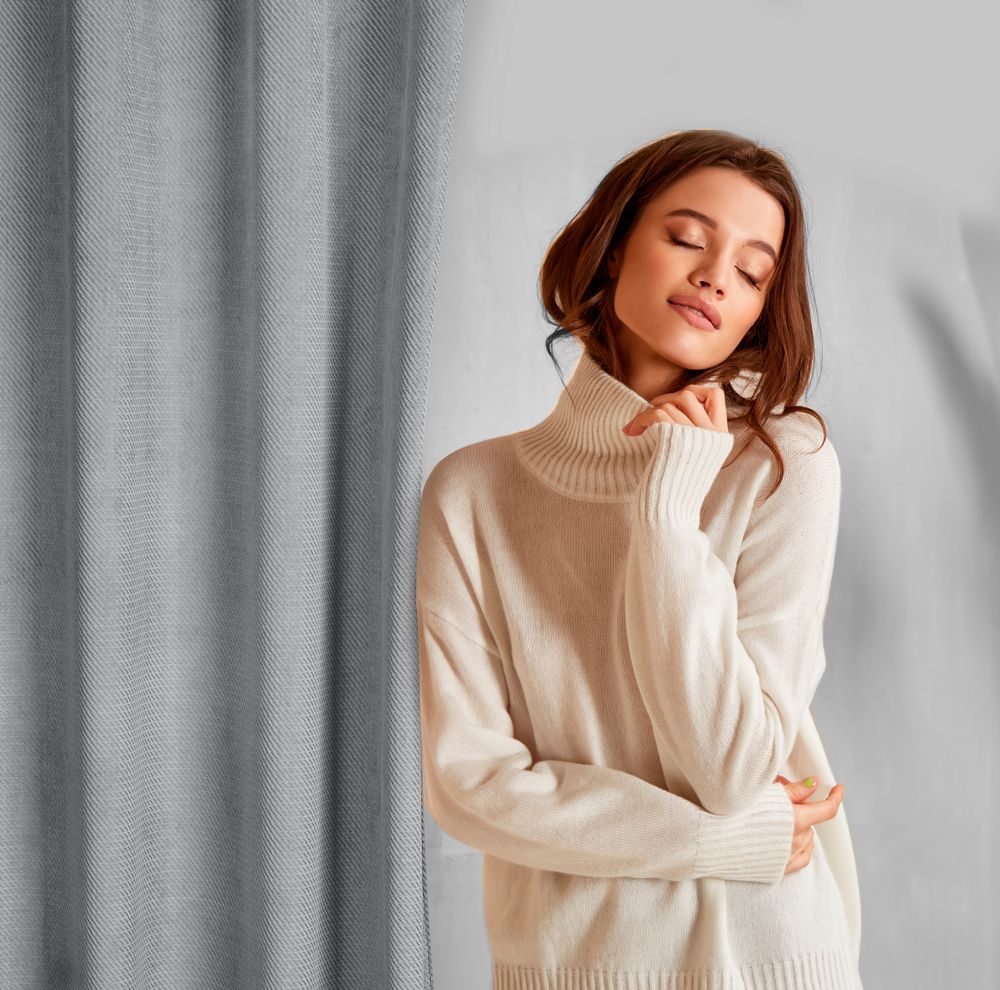 Zasłona 140x250 Eliza srebrna gotowa na przelotkach welurowa z drobnym wytłaczanym wzorkiem geometrycznym Eurofirany - obrazek 12